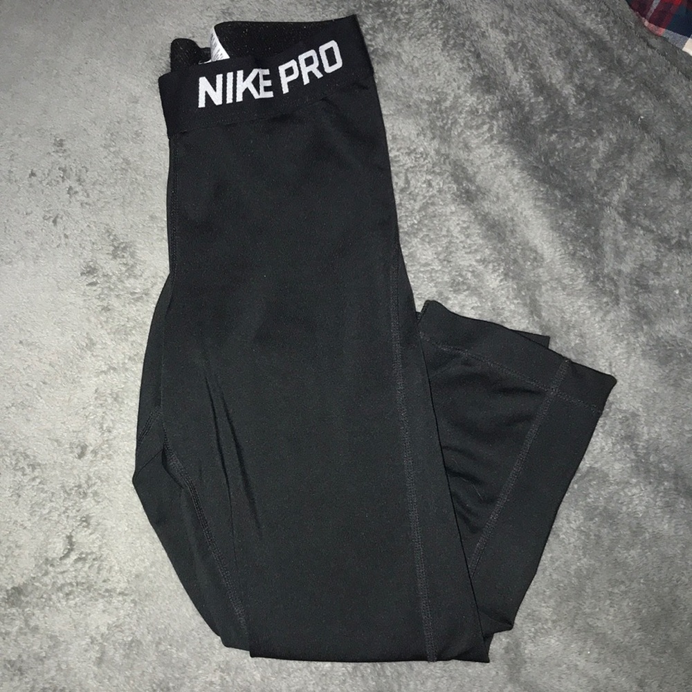 Nike dri fit leggings. End at the mid calf.